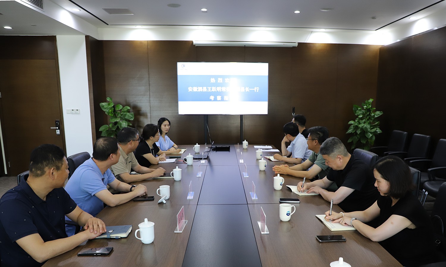 安徽省泗縣縣委常委、副縣長(zhǎng)王躍明一行來(lái)我公司調(diào)研
